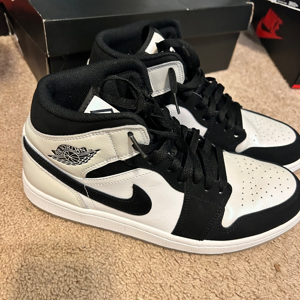 Jordan 1 Mid Diamond